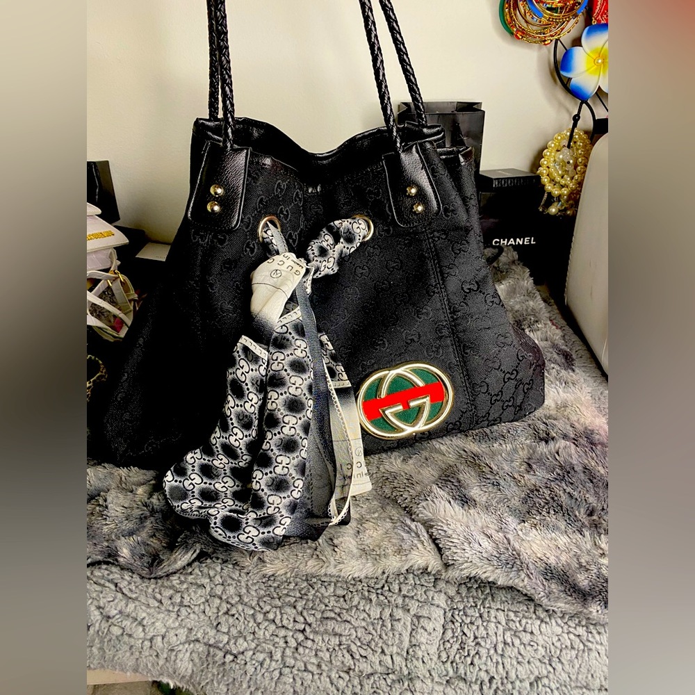 Boutique Gucci Handbag
